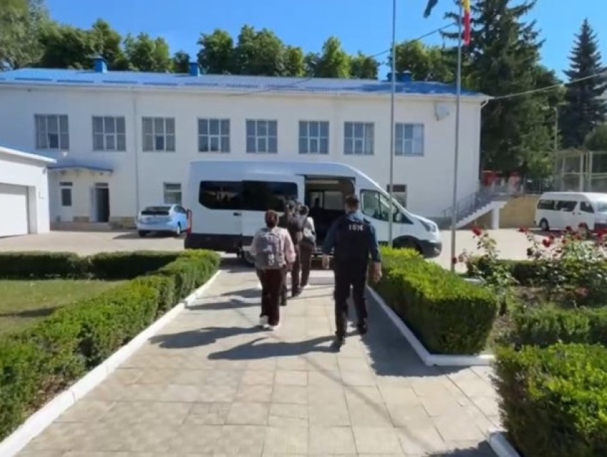 Двум гражданкам Непала запретили въезд в Молдову на 5 лет после попытки незаконного пересечения границы