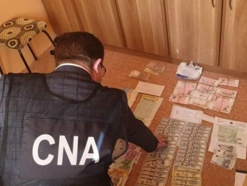 Трех человек, задержанных на этой неделе по делу о тухлом мясе, поместили под арест 