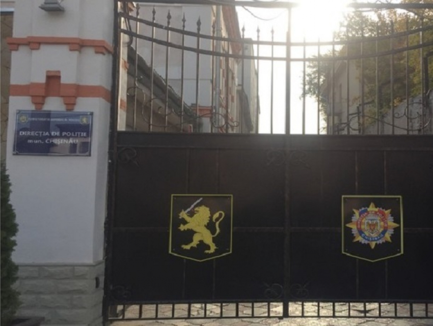 В Кишинёве вор угнал автомобиль полицейского, припаркованный у порога инспектората сектора Центр