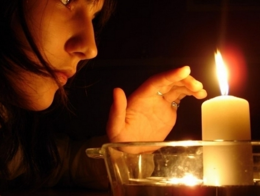 Массовые отключения электроэнергии в понедельник затронули жителей Кишинева и 17 районов Молдовы 