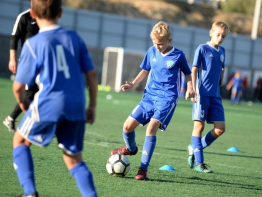 Футбол вводится в школы Молдовы как общеобразовательный предмет