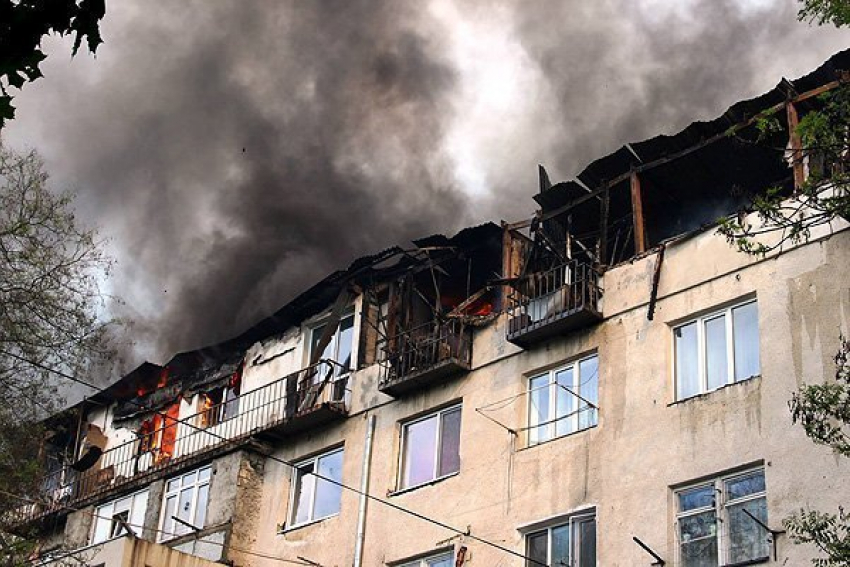 Владельцы сгоревшей мансарды по улице Индепенденцией недовольны ее ремонтом