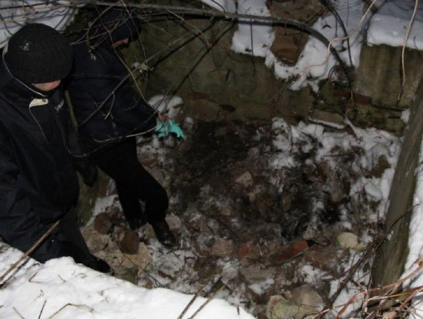 Жуткое убийство в Кагуле: мужчина расправился с приятелем стаканом и бросил труп выгребную яму
