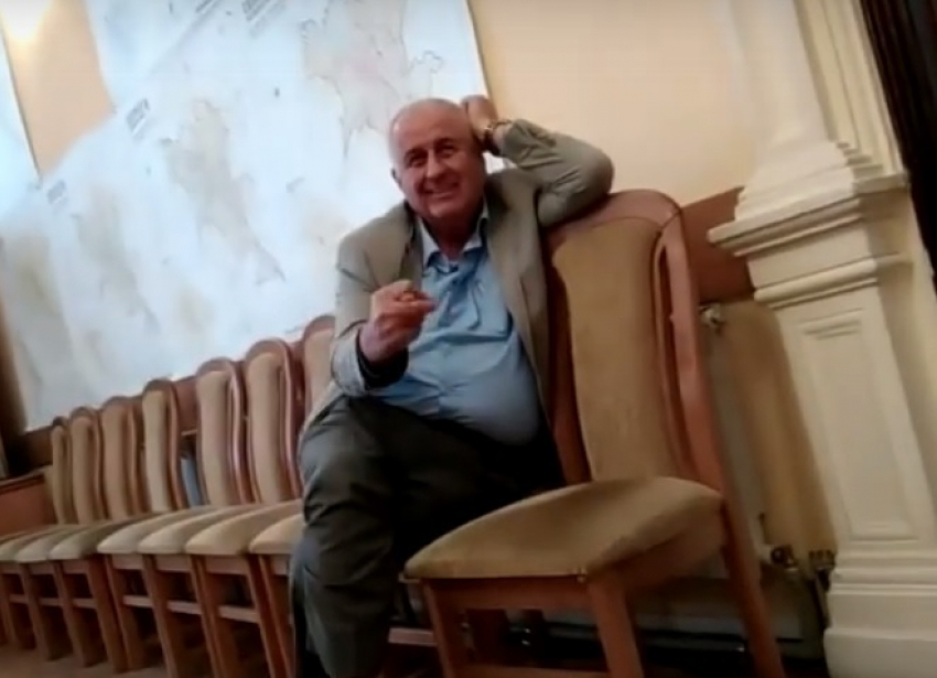 Гражданского активиста, оскорбленного Георгием Моргочем, наказали сильнее чиновника