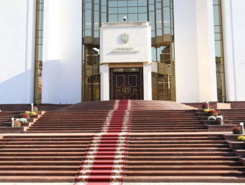 Кандидаты от ПДС продолжают работать в администрации президента