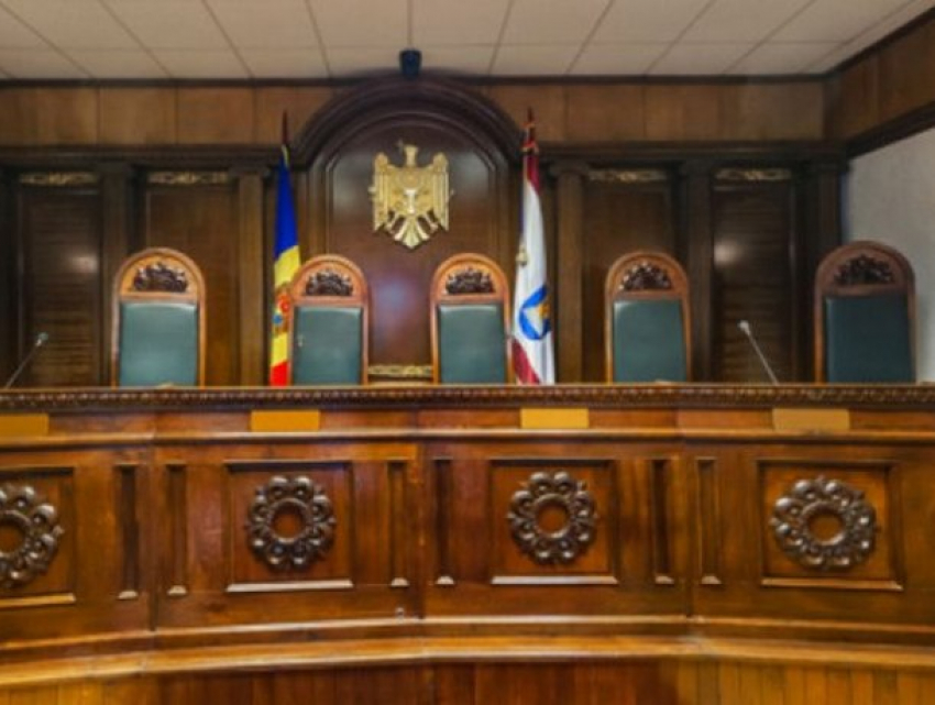 Муравский вернул на землю «радостного Канду»: Конституционный суд признал неконституционными 5-минутные отстранения президента 