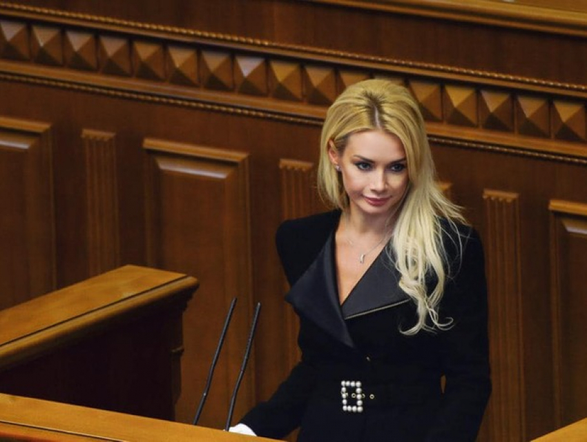 Бывшую украинскую депутатку Ирину Кормышкину и ее семью сняли с рейса в Кишиневе