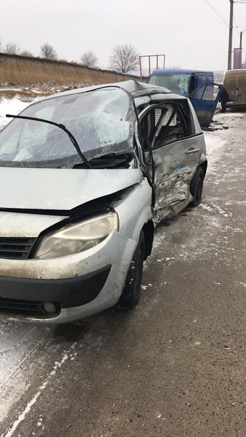 На Чеканах в результате аварии оказались сильно разбиты два автомобиля