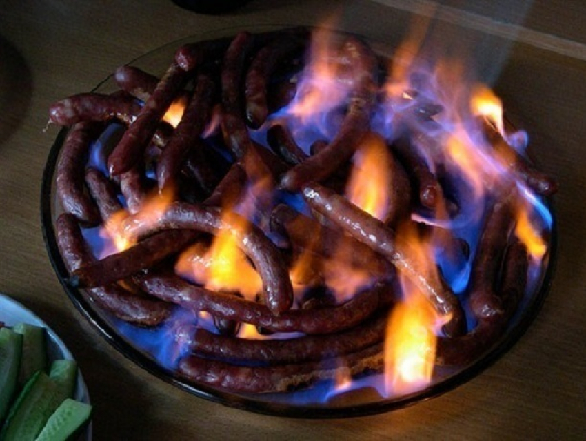 Румыны отняли у жителей Молдовы свинину, мясо птицы и колбасы, а затем сожгли