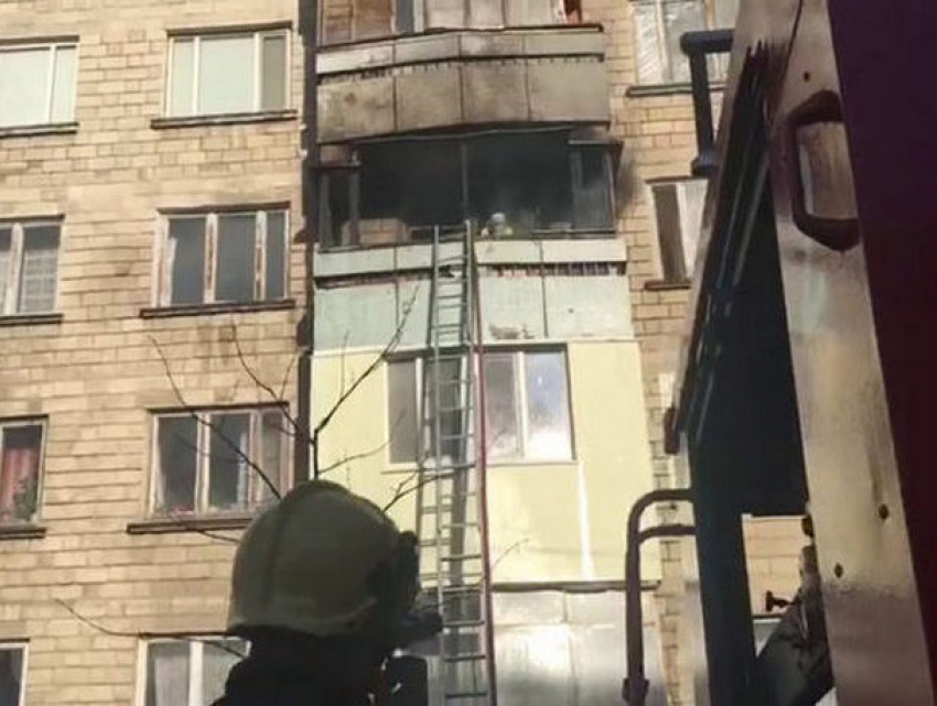 Пожар в центре Кишинева: сгорела квартира на улице Армянской, пострадали хозяева 