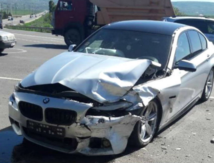Автокатастрофа в Орхее: мужчина за рулем Mercedes протаранил BMW