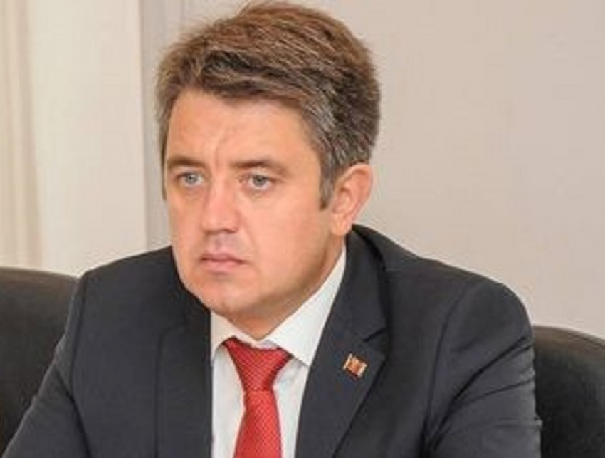 В Приднестровье жулик-депутат придумал человека и устроил его на работу