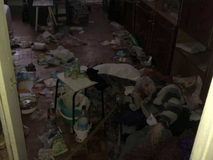 Шокирующая публикация в соцсетях: бабушку бросили умирать родственники-опекуны