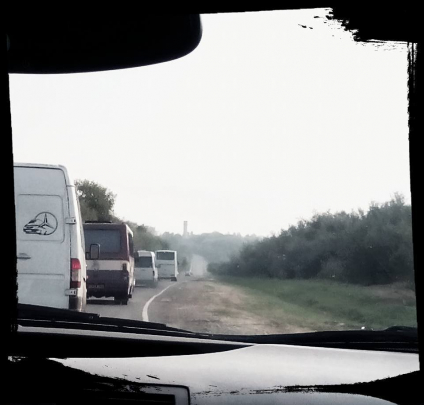Каждую колонну протестующих, которые едут на автобусах в Кишинев, сопровождают депутаты ПСРМ