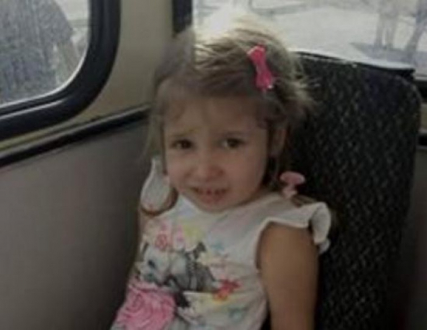 Потерявшуюся в троллейбусе девочку вернули родителям