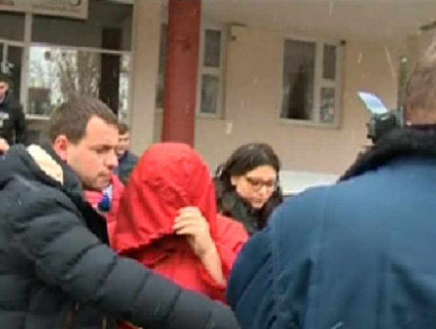 Девушка потеряла ребенка из-за конфликта с директором кишиневского училища, продававшей детей в рабство