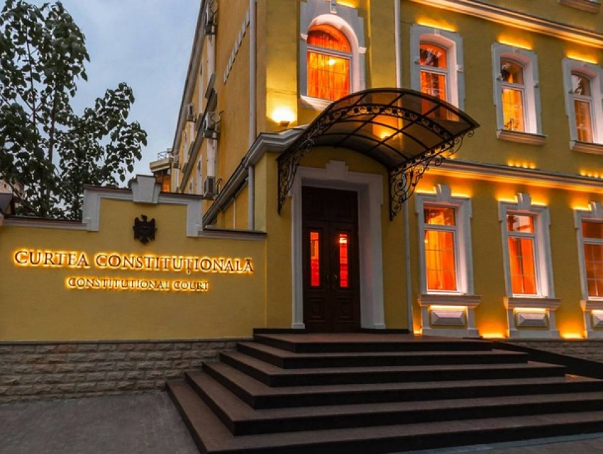 Оппозиция оспорит в КС указы Санду о назначении специальных эмиссаров