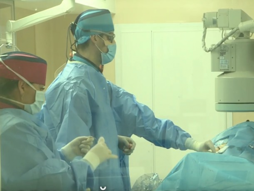 Сверхсложную операцию на головном мозге провели врачи в Кишиневе