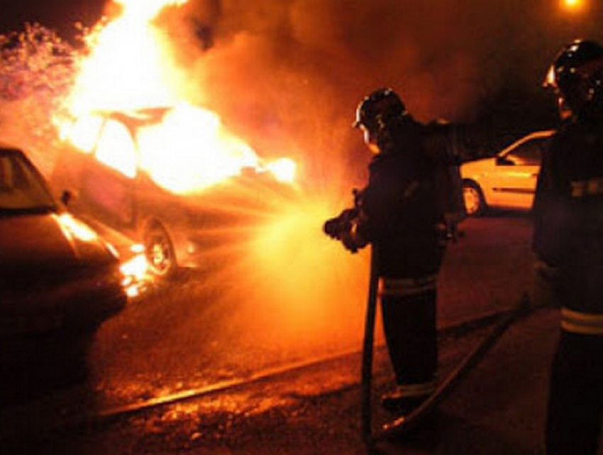 За ночь в Кишиневе сгорели четыре автомобиля