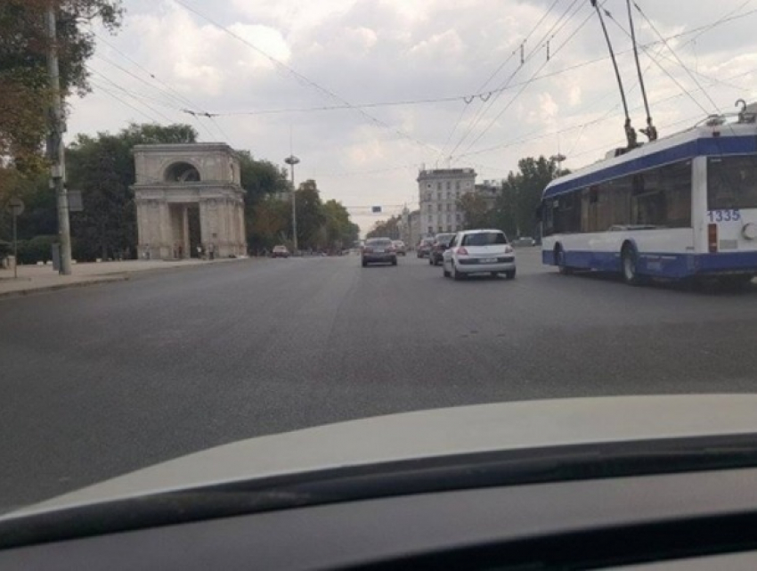 На весь день закрыли движение для транспорта на участке бульвара Штефана чел Маре 