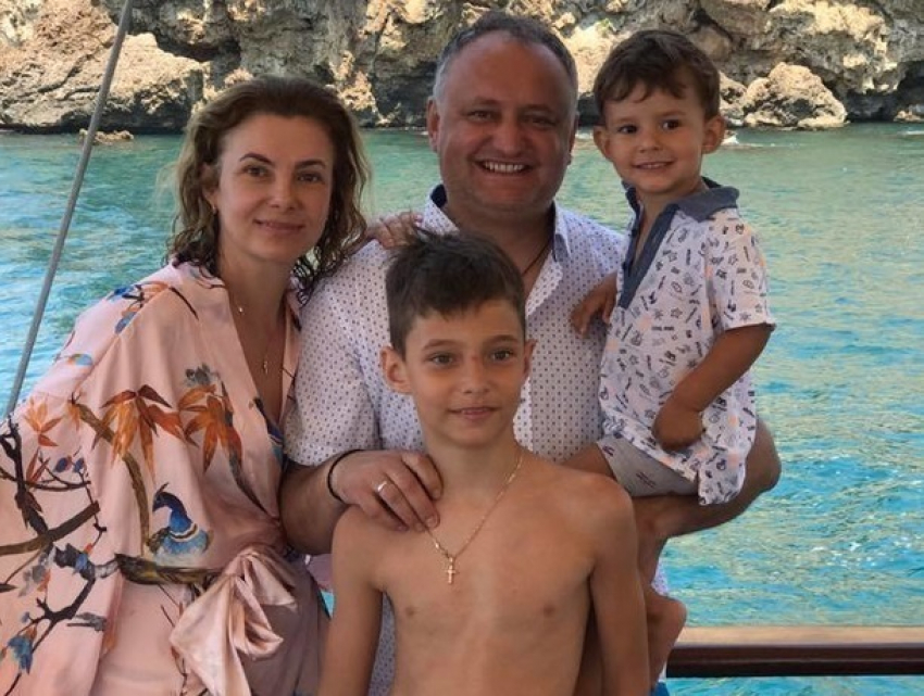 Семья президента Молдовы отдыхала в Анталии по личному приглашению Эрдогана 