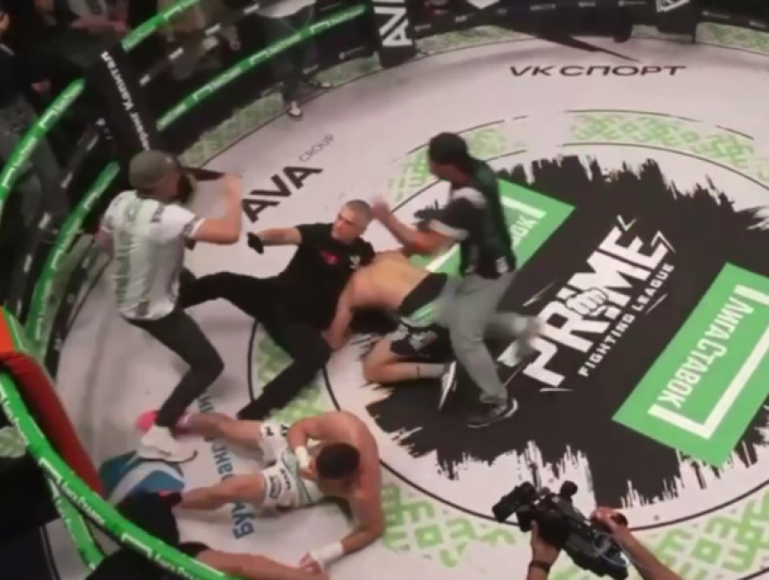 Массовая драка вспыхнула во время боя с участием молдавского спортсмена на Prime FL