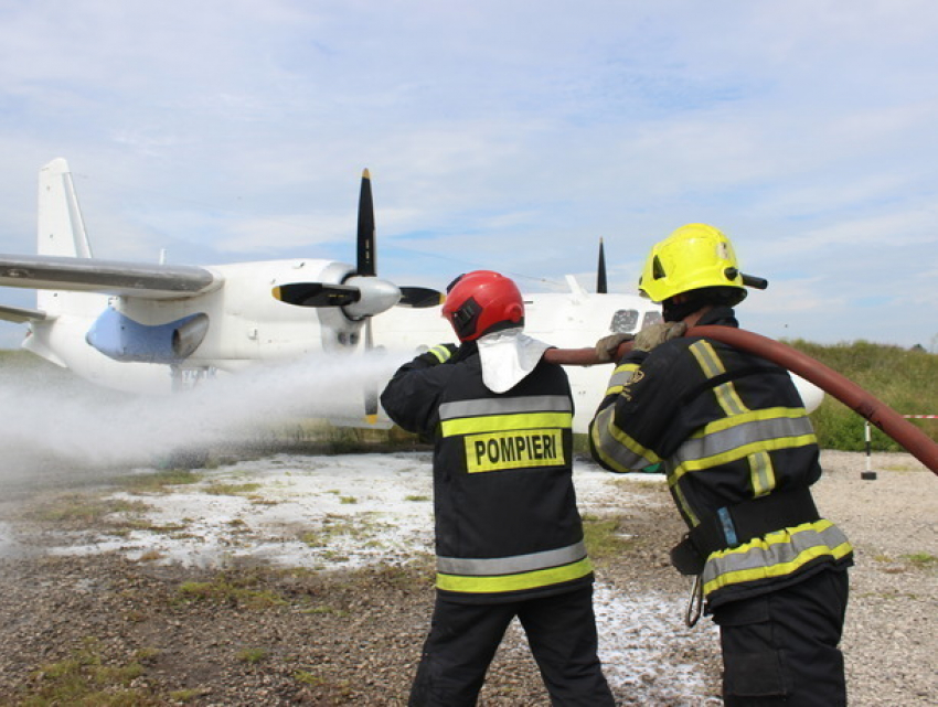 Тушение «пожара» в аэропорту Кишинева показали на видео 