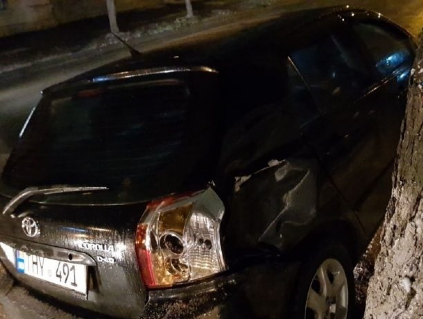 Водитель такси пострадал в столкновении с автомобилем Toyota в центре Кишинева