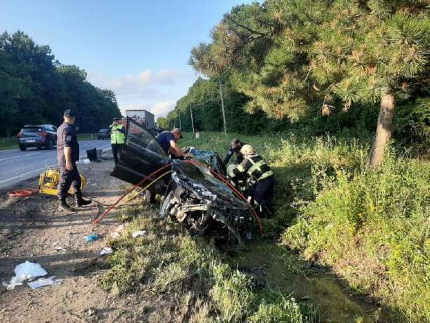 Жуткая авария на трассе Кишинев-Леушены: один человек погиб, четверо ранены