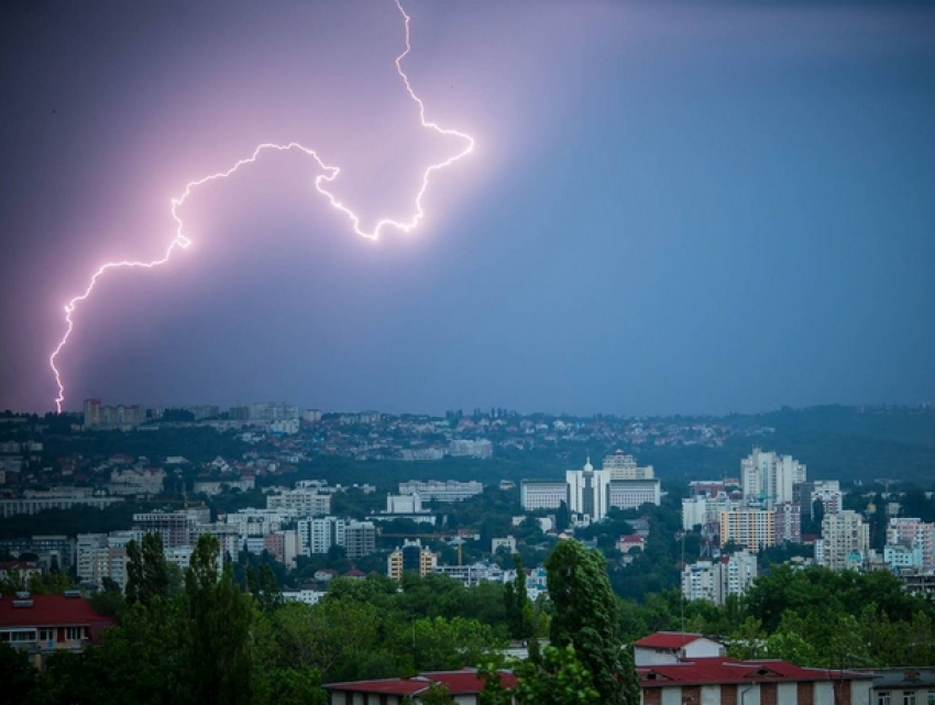 На Молдову движется буря: погода на вторник  