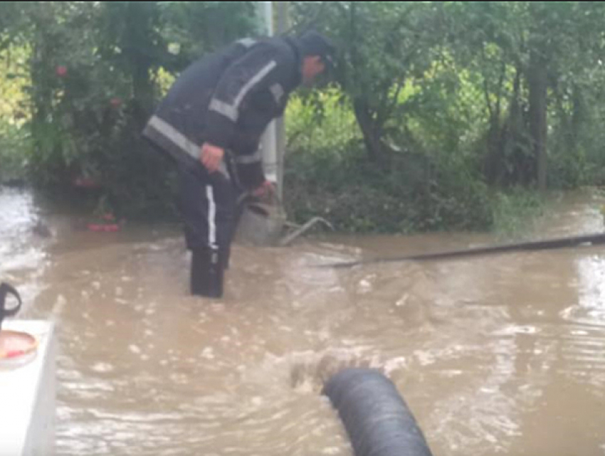 Удар стихии: дождевые воды затопили дома жителей Унген и Флорештского района