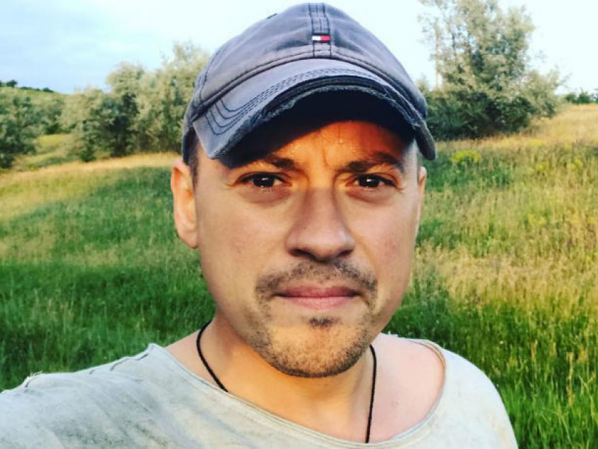 Победивший онкологию звездный актер вернулся в Молдову и стал похож на Федора Бондарчука