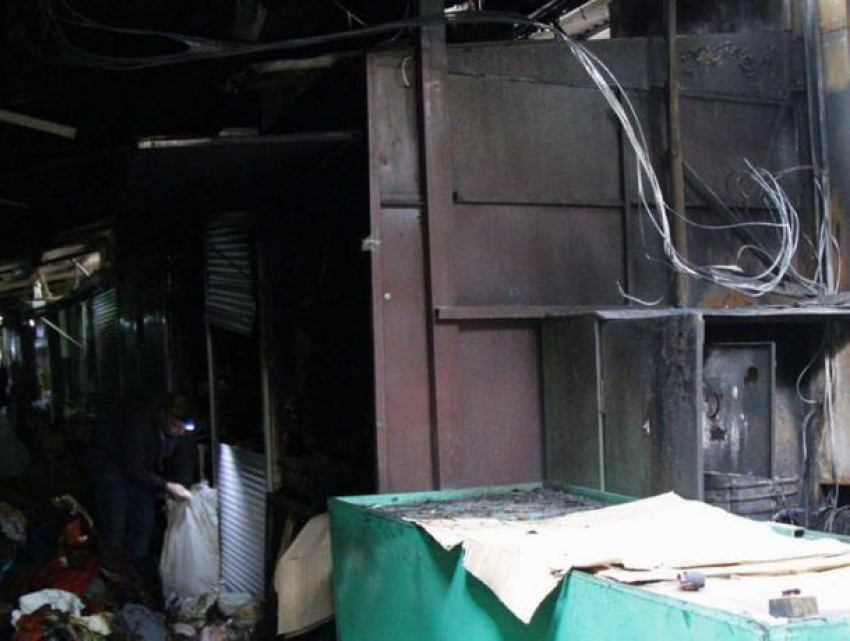 Стало известно, что явилось причиной ночного пожара на вещевом рынке в Бельцах