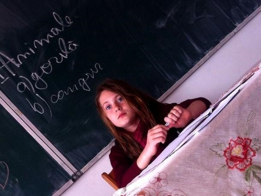 Маленькая девочка оставила прощальную записку и хотела покончить с собой от невозможности увидеть маму из Молдовы