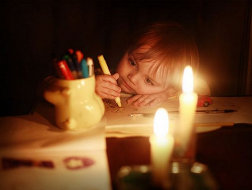 Тысячи жителей Кишинева и районов республики в четверг останутся без света 