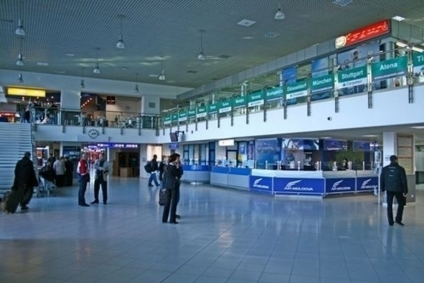 Столичный аэропорт эвакуировали из-за сообщения о бомбе