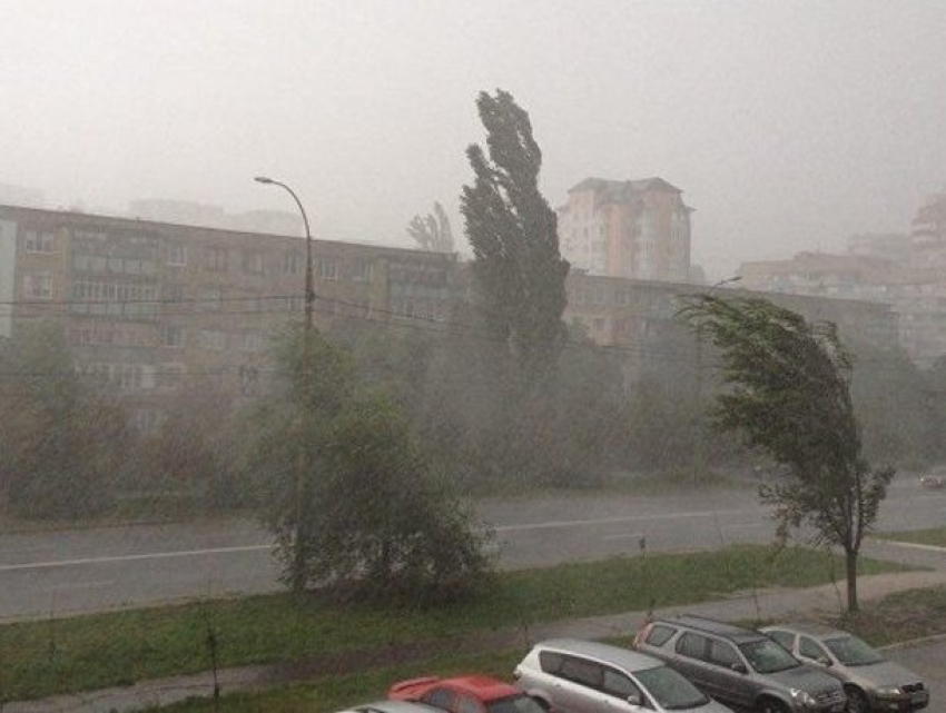 Идущие на Молдову дожди грозят превратиться в полноценную бурю: погода в пятницу 