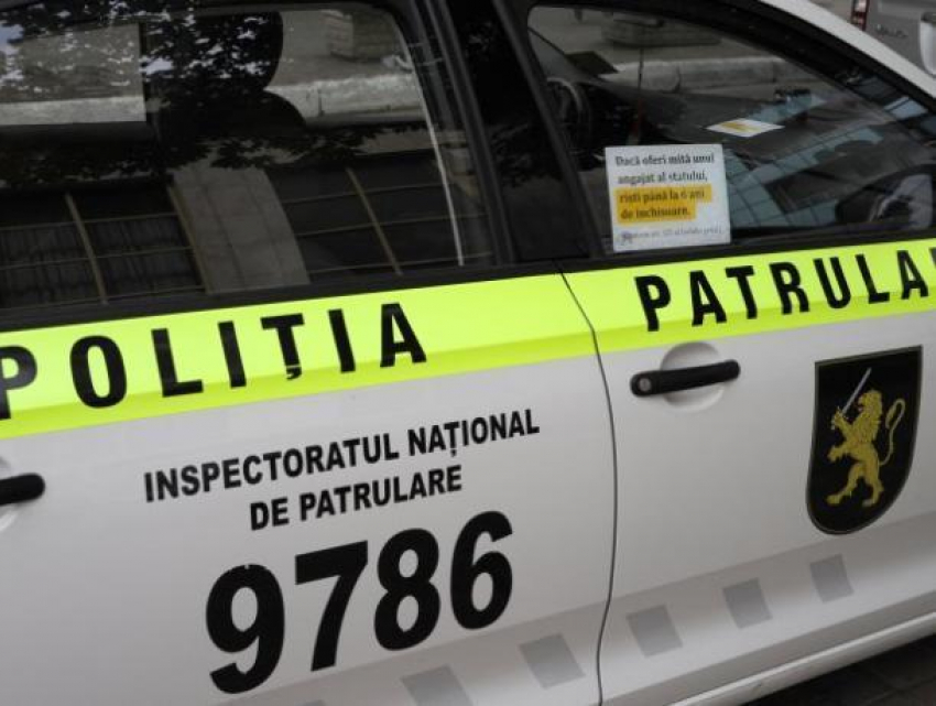 Двоих полицейских в Дрокии избили 10 человек