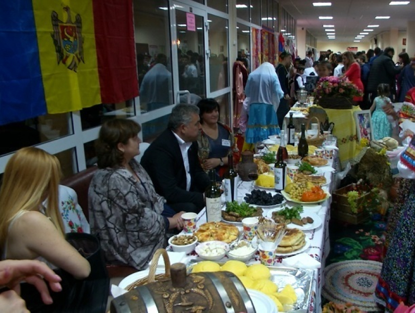 Молдавский стол стал хитом фестиваля национальных культур в Подмосковье