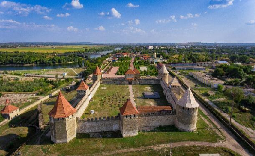 Где находилась почтовая станция Бендеры, через которую проезжали Пушкин и его друзья