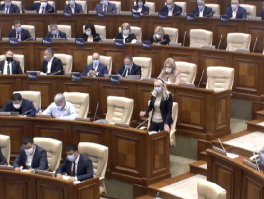 Хорошо поработали - хорошо отдохнули. Депутаты отправились на каникулы