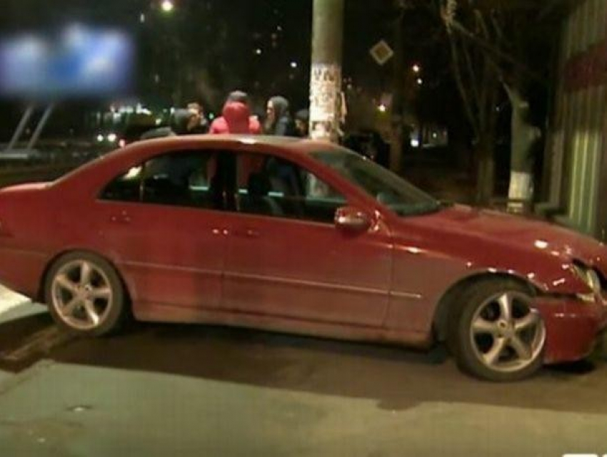 Шок - появилось видео наезда 22-летнего шофёра на двух женщин на Рышкановке, 18+