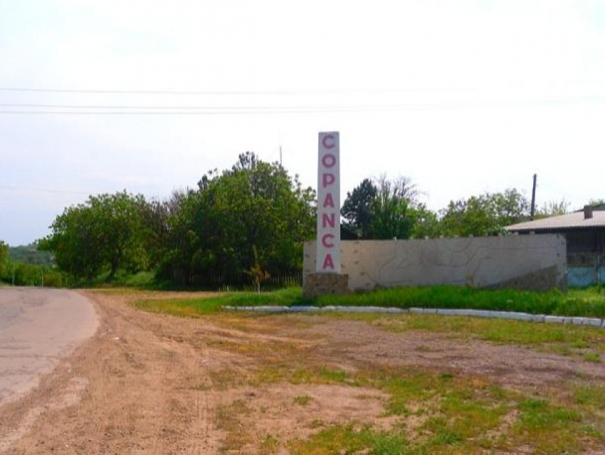 «Насадил себя на забор» - сотрудники ГИЧС спасли мужчину в Каушанском районе