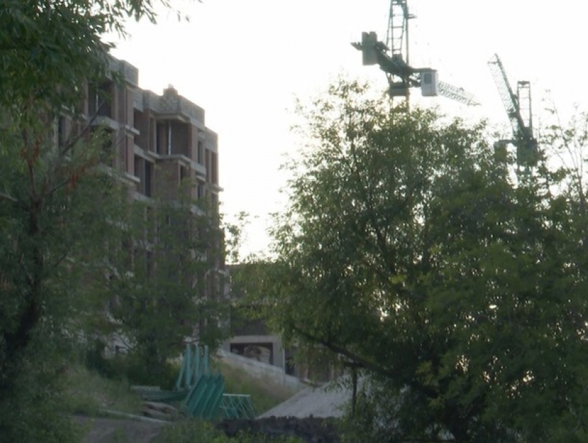 Стройка в зоне риска: жители Кодру опасаются оползней и затоплений 
