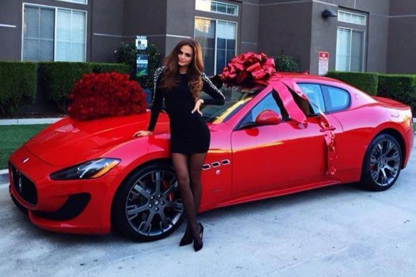 Молдавская модель Ксения Дели выходит замуж за 62-летнего египетского миллионера 