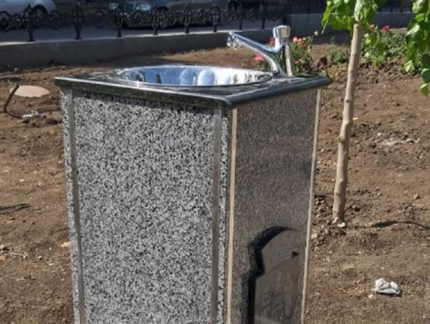 В столичном секторе Рышкановка появился фонтанчик с питьевой водой