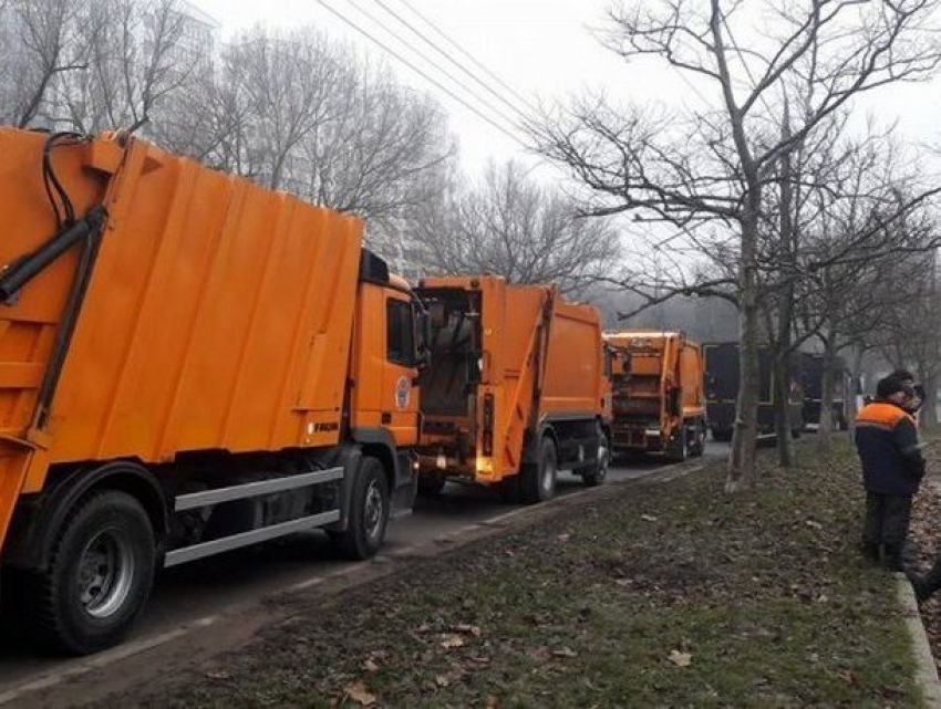 Спасатели из столицы отправились на помощь в погребенные под тоннами мусора Бельцы