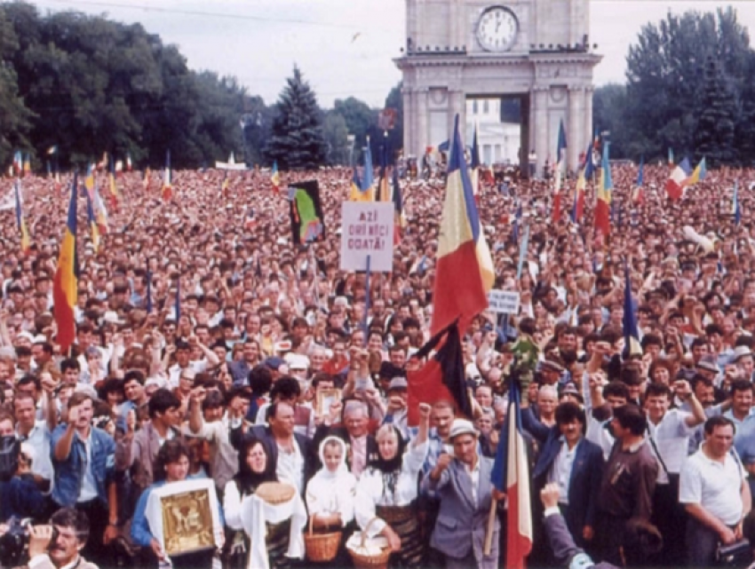 Киртоакэ признал, что в 1990-м году его сокашники водили за нос Москву и грезили объединением с Румынией