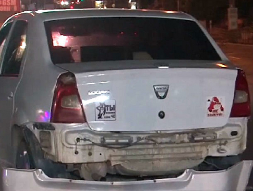 Таксист врезался в автомобиль с детьми в центре Кишинева