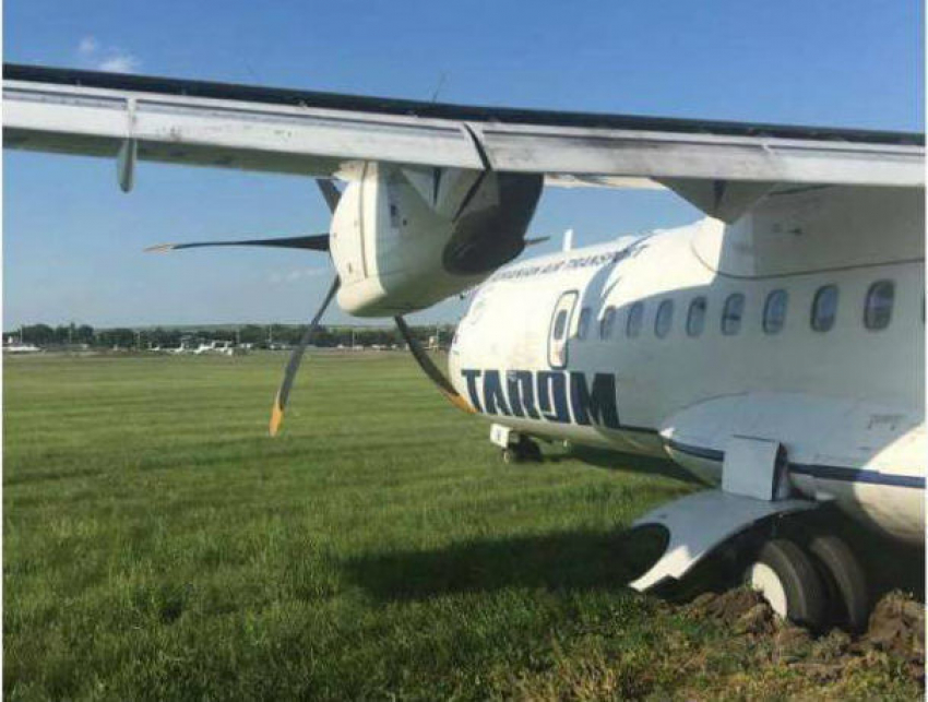 Самолет из Румынии при посадке в аэропорту Кишинева выкатился за пределы взлетной полосы